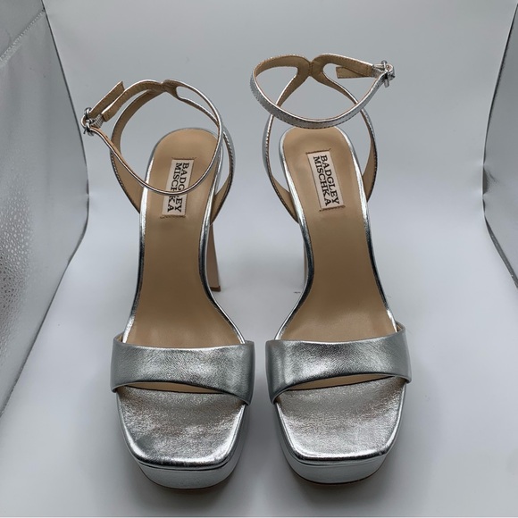 NWB Badgley Mischka Caia Platform Sandal silver metallic hearts size 8 2083 - Picture 8 of 13